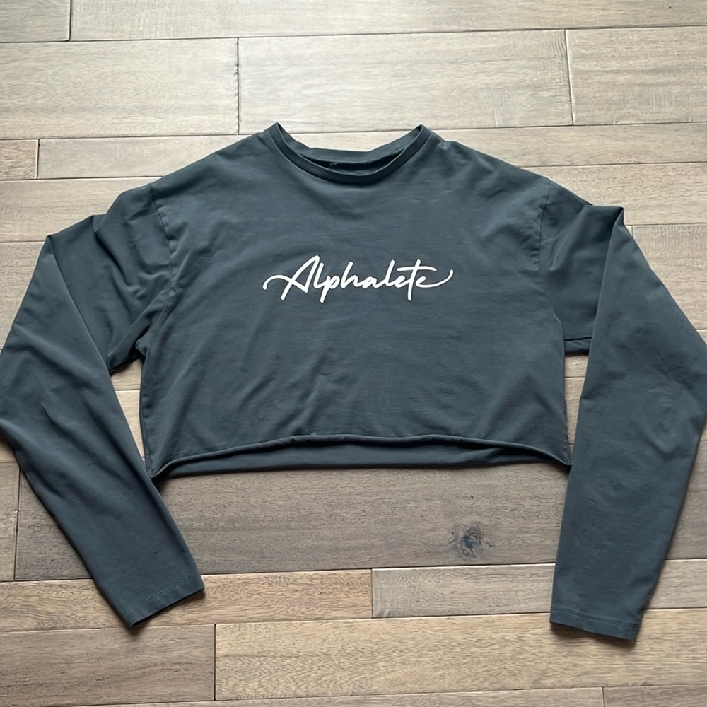 Alphalete Crop Long Sleeve T-size Small